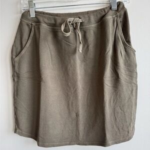 Sundry khaki olive green mini skirt size 3 Large NWOT. pockets and super soft